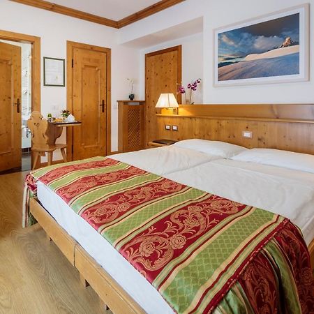 Hotel Aquila Cortina d'Ampezzo Exterior foto