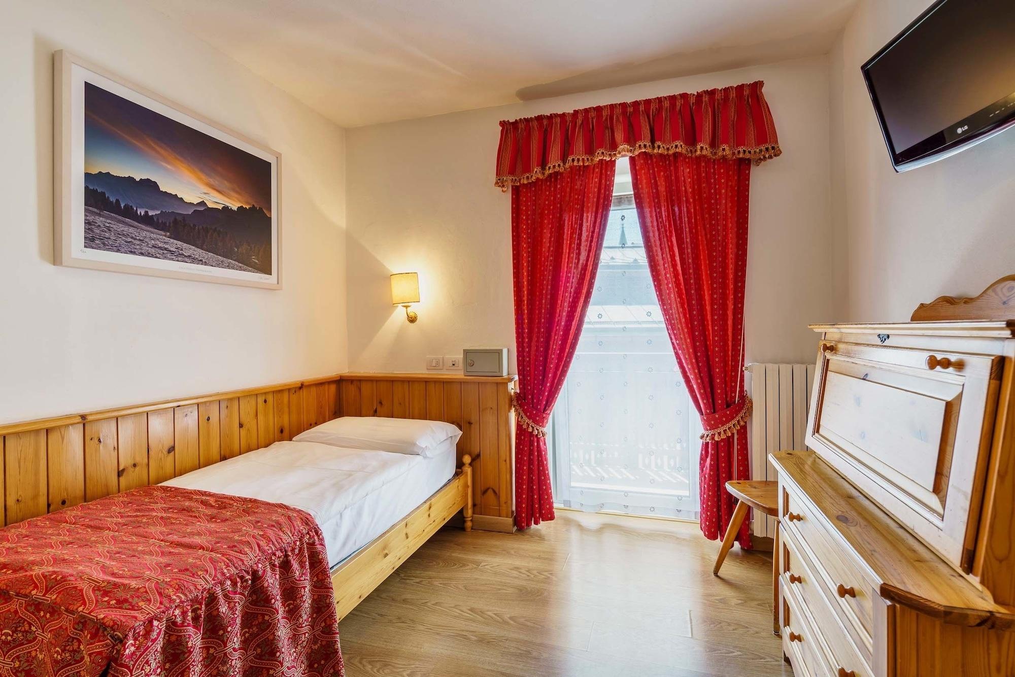 Hotel Aquila Cortina d'Ampezzo Exterior foto