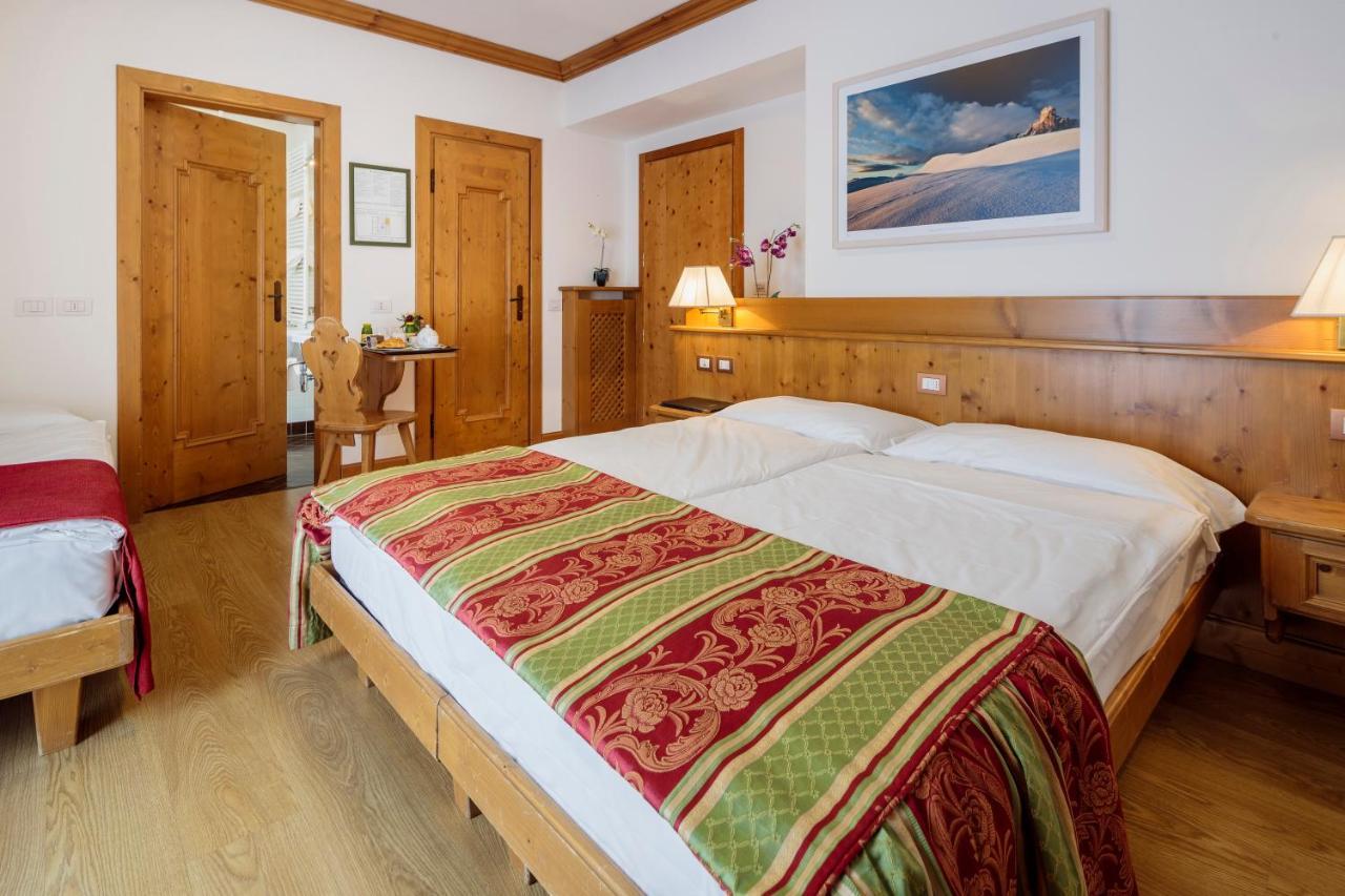 Hotel Aquila Cortina d'Ampezzo Exterior foto